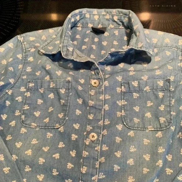 Gap, medium weight, long sleeve 100%  cotton button-down shirt - Picture 5 of 11